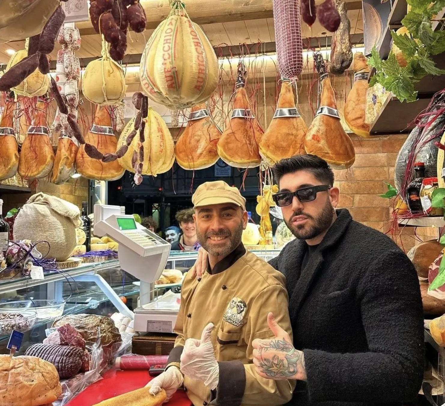 Donato De Caprio con Steven Basalari a Napoli nel primo negozio "Da Donato. Con mollica o senza"